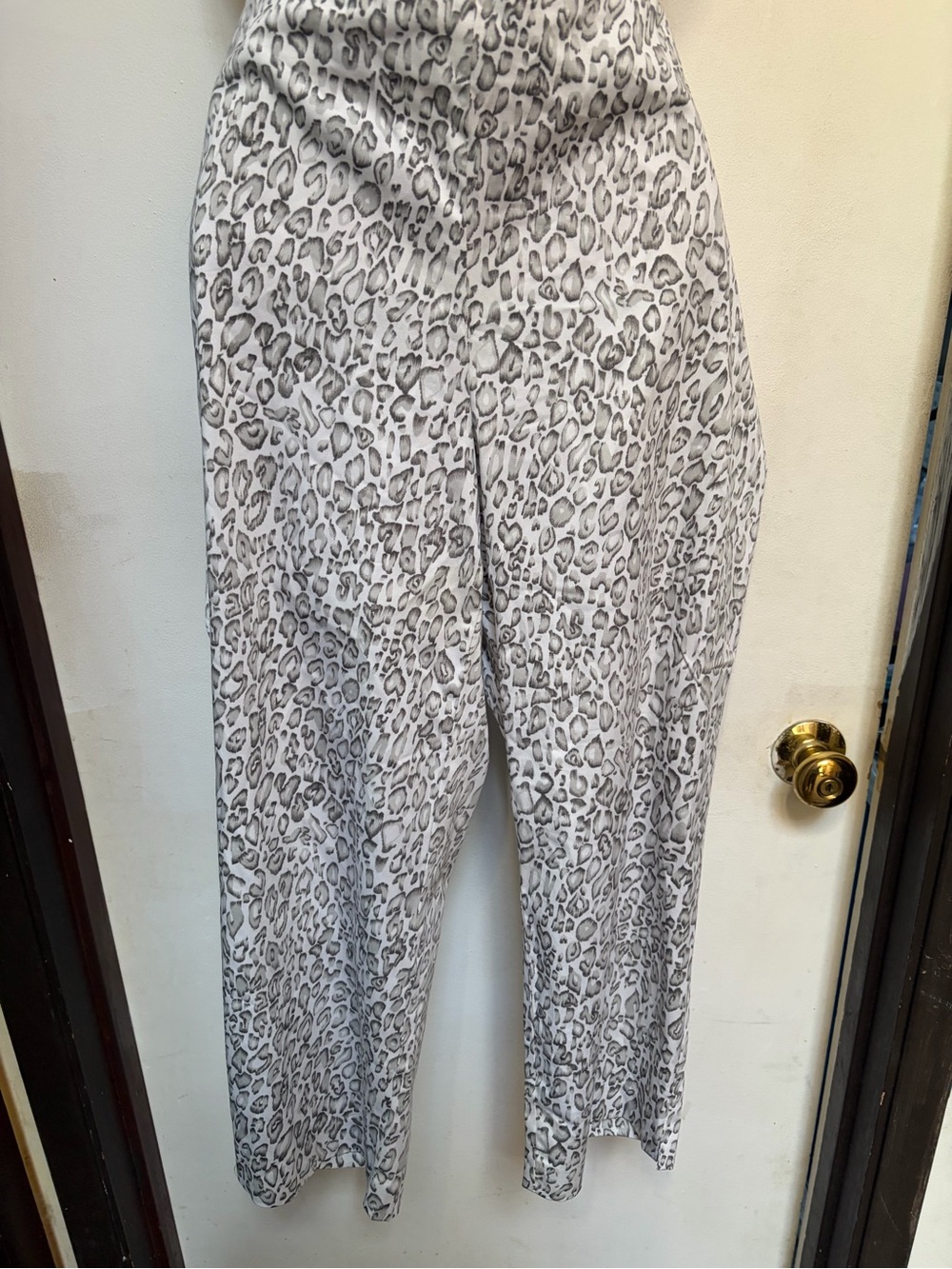 NWT! Cute Cheetah print cropped pants!
Chico’s!